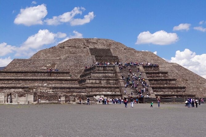 TEOTIHUACAN BALLOON RIDE (Private Transportation & Guided Tour) - Walking the Avenue of the Dead and two great pyramids