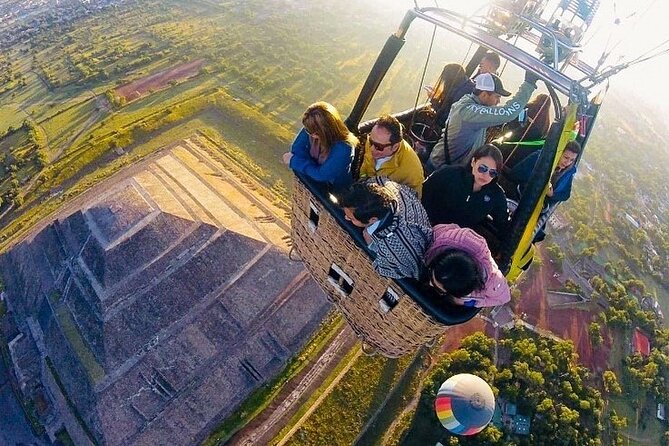 Teotihuacan Balloon ride + Transportation + Breakfast + Pyramids - Seeing Teotihuacan from a hot air balloon