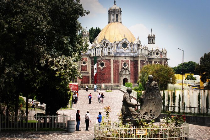 Teotihuacan & Basilica Guadalupe Tour with lunch - The lunch and handicraft stops