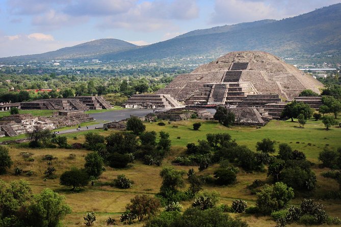 Teotihuacan & Basilica Guadalupe Tour with lunch - Guides make the biggest difference