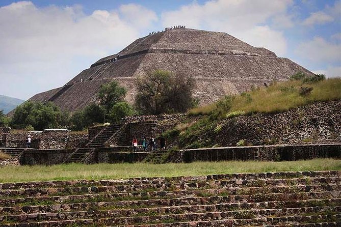 Teotihuacan & Basilica Guadalupe Tour with lunch - Teotihuacan: pyramids, heat, and a big payoff