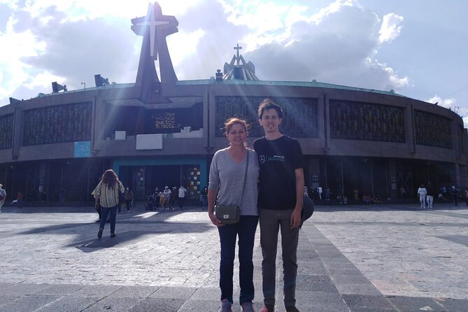 Teotihuacan + Basilica + Tlatelolco SHARED. - Transport, group size, and the shared format