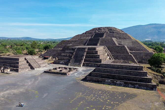 Teotihuacan Early Access Guided Tour with optional Lunch - Pyramid views and steep walking