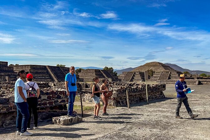 Teotihuacan, Guadalupe Shrine & Tlatelolco Day Tour with Lunch - Lunch at Tlacaelel and the late-afternoon problem