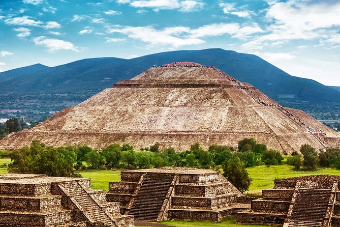 Teotihuacan & Guadalupe Shrine + Xochimilco, Coyoacán & Frida Kahlo Combo Tour - Guadalupe: Mexico’s great pilgrimage center