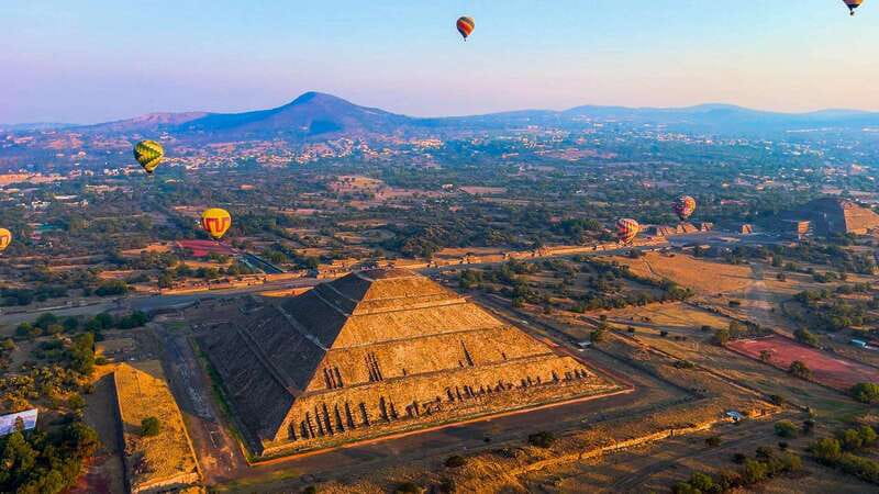 Teotihuacan: Hot Air Balloon Ride with Breakfast & Transport - Toast, certificate, and breakfast after landing