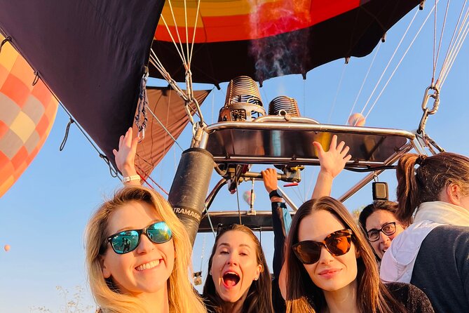 Teotihuacán in a hot air balloon with Transportation from CDMX - The landing toast and flight certificate
