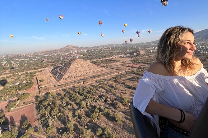 Teotihuacán in a hot air balloon with Transportation from CDMX - Who will enjoy this morning most?