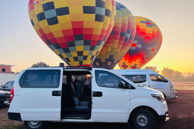 Teotihuacán in a hot air balloon with Transportation from CDMX - Coffee, cookies, and the balloon inflation