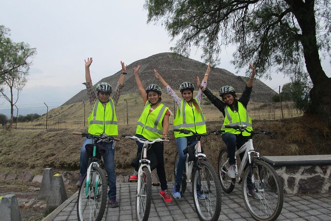 Teotihuacán plus Bike Tour - Murals, a cave observatory, and local products