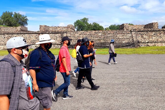 Teotihuacan Private Family Tour from your accommodation - Temple of Quetzalcoatl, sculptures, palaces, and murals