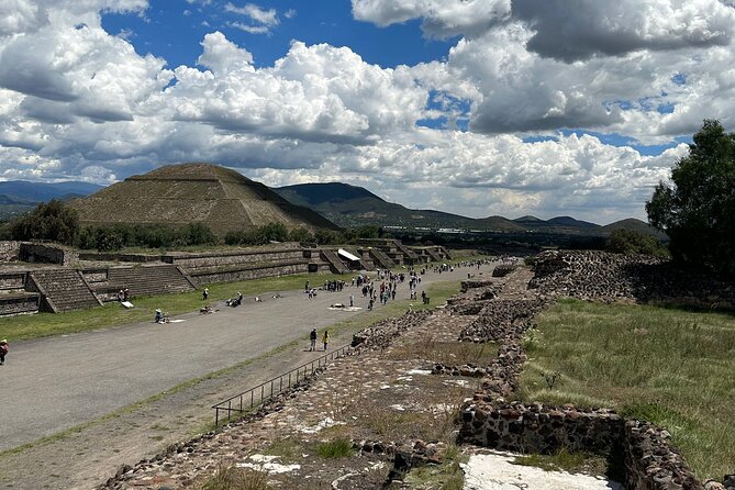 Teotihuacán Pyramids Private Tour From Mexico City - Walking the Avenue of the Dead