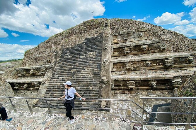 Teotihuacan Pyramids Tour from Mexico City - What the guide adds to the experience