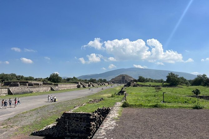 Teotihuacan Pyramids Tour from Mexico City - Pickup, transport, and group size