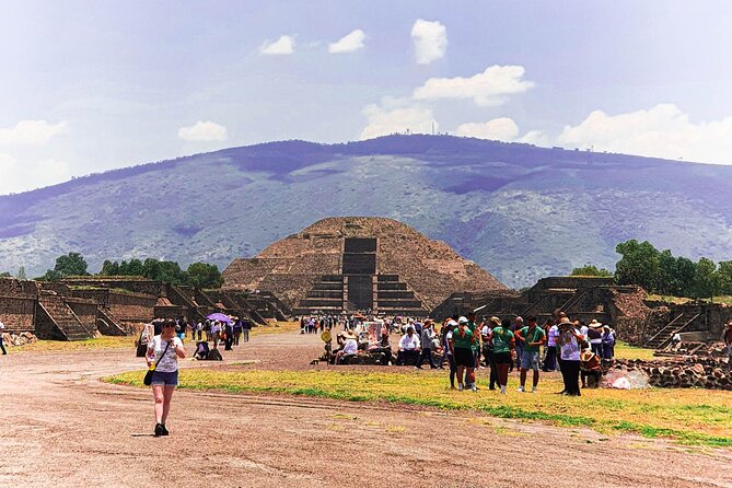Teotihuacán Pyramids Tour, Guadalupe Sanctuary and 3 cultures - A full day built around Mexico City’s oldest sights