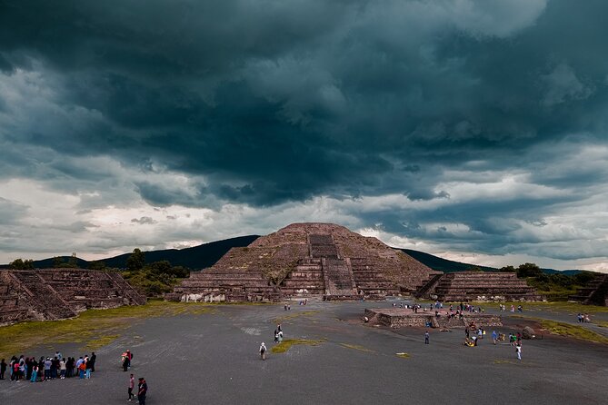 Teotihuacán Pyramids Tour, Guadalupe Sanctuary and 3 cultures - Teotihuacán and the Sun and Moon pyramids