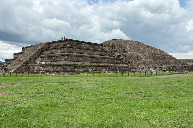 Teotihuacan Pyramids VIP Tour without Commercial Stops - The Pyramid of the Sun and a short window to explore