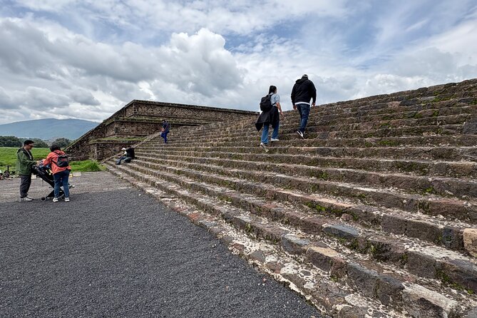 Teotihuacan Pyramids VIP Tour without Commercial Stops - The value of the $59.61 price