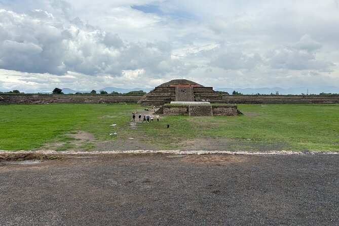 Teotihuacan Pyramids VIP Tour without Commercial Stops - The guides make or break the visit