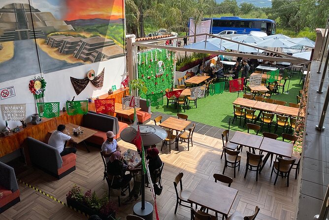 Teotihuacan Pyramids with Cave Visit and CDMX Transportation - Lunch at Restaurante Huehueteotl