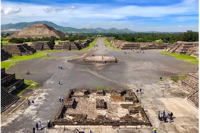 Teotihuacan Tour with Transportation & Food (PRIVATE OPTION) - Walking the Avenue of the Dead