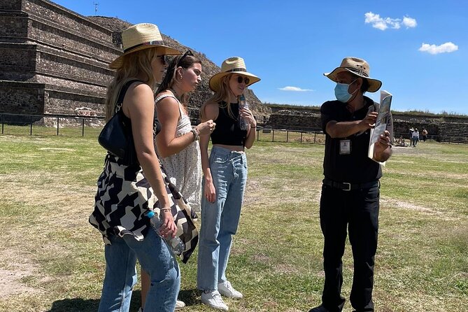 Teotihuacan Tour with Transportation & Food (PRIVATE OPTION) - Meeting a local guide at the ruins