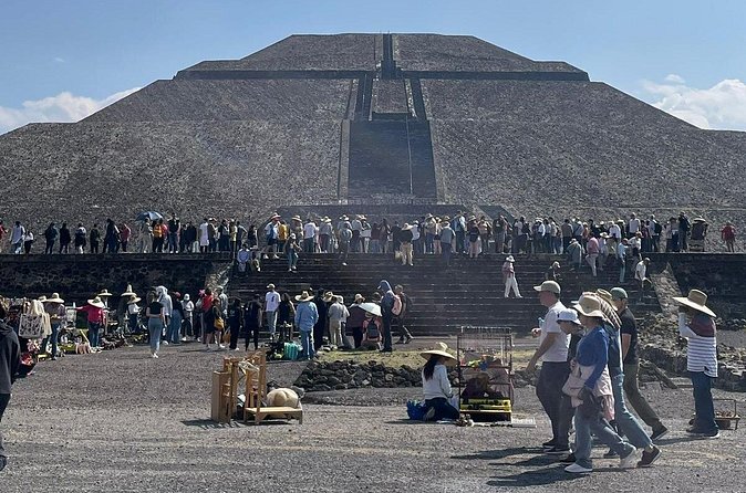 Teotihuacan VIP 3 Pyramids, Breakfast in Cave, Private Transportation - A short stop for spirits, minerals, and local crafts