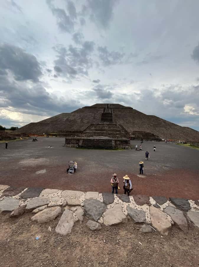 Teotihuacan VIP: Tour of the pyramids and Basilica of Guadalupe, tourist areas - A viewpoint that changes your sense of scale