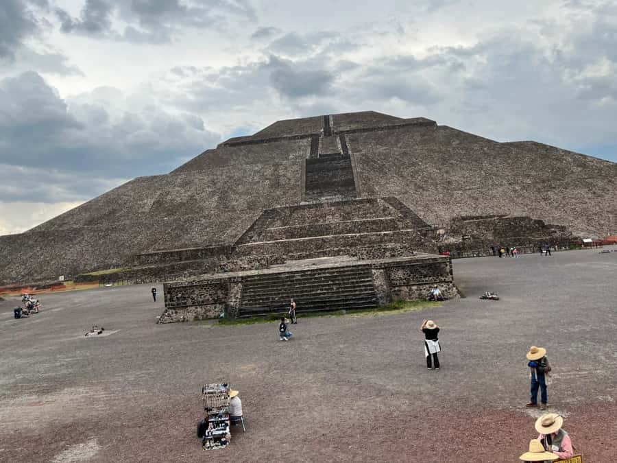 Teotihuacan VIP: Tour of the pyramids and Basilica of Guadalupe, tourist areas - Who should book this day