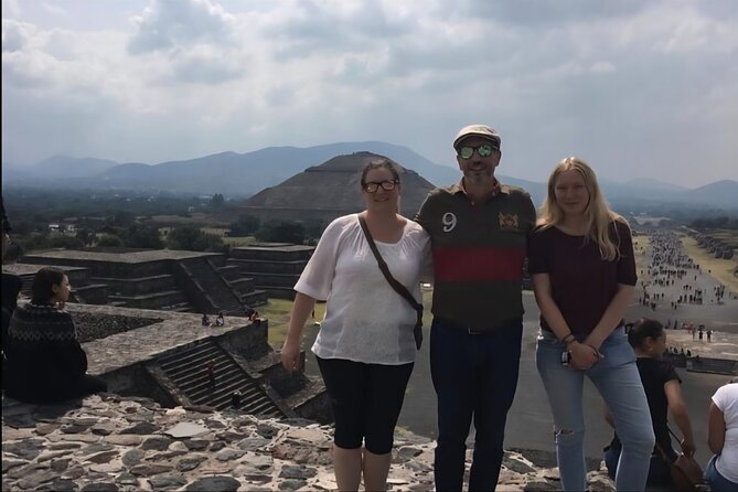 Teotihuacan without crowds, without tourist traps. - Craft workshops, useful but optional