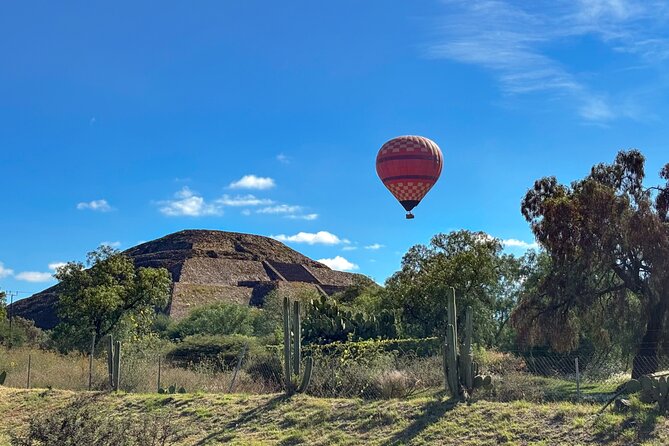 Teotihuacan without obligatory stops. No shops or restaurants. - The ride from Mexico City