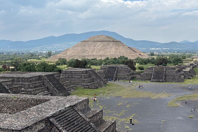 Teotihuacan without obligatory stops. No shops or restaurants. - Seeing the Pyramid of the Sun and Pyramid of the Moon