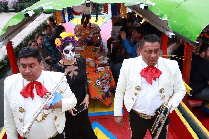 The real "Dia de muertos" tour in Mixquic + secret cemetery - Why this tour goes beyond a standard Day of the Dead visit