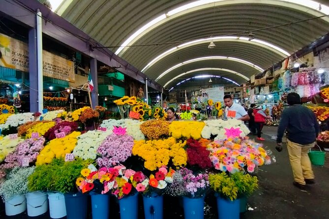 Tortilla Crawl: Food Tour in Mexico City - Tortillas, tacos, corn, and fruit