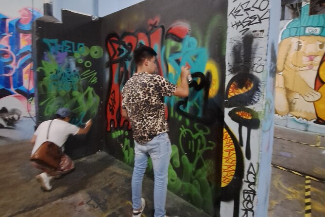Tour Evolution of Muralism paints your Grafiti - Ex Fábrica MX, from flour production to street art