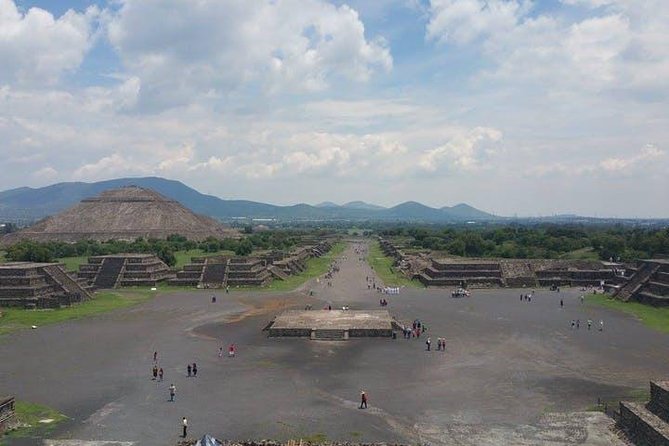 Tour Teotihuacan and Guadalupano Sanctuary - What the guide can add to the day