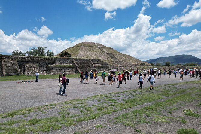 Tour to Teotihuacan with visit to ancient caves and CDMX transportation - What the transportation adds to the day
