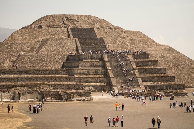 Tour to the Pyramids of Teotihuacán and Basilica of Guadalupe - The best guides shape the whole experience