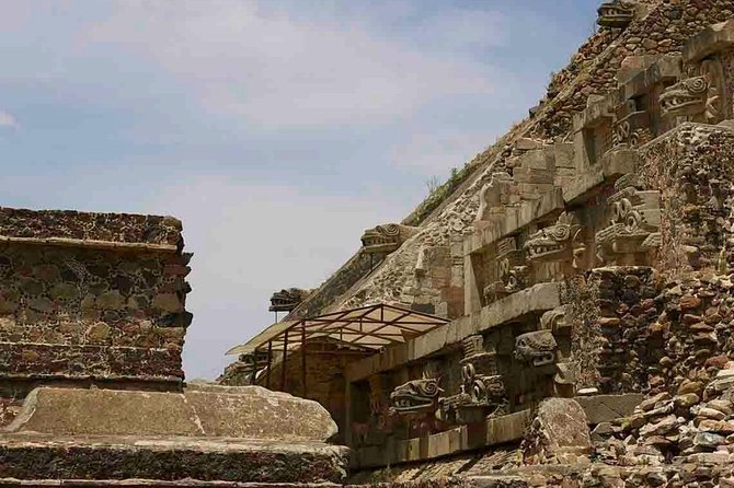Tour to the Pyramids of Teotihuacán and Basilica of Guadalupe - Lunch and shopping affect the value
