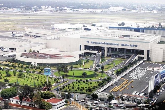 Transfer & assistance one-way from/to Mexico City Airport/hotel - A practical first ride into Mexico City