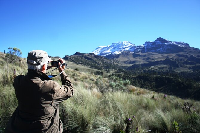 Trekking Through The Volcanoes - Cerro Altzomoni and views of Popocatépetl