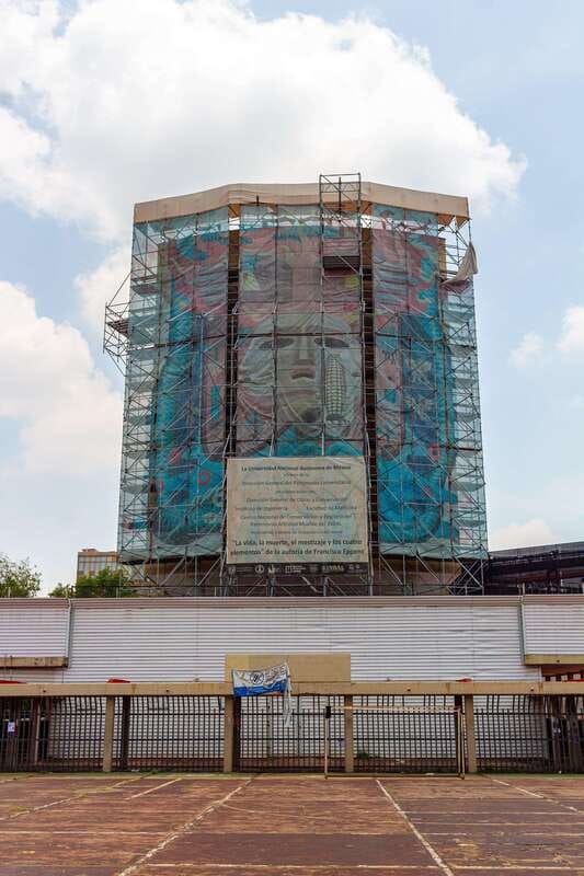 UNAM: Murals & Revolution - Meeting at Rectoría with the Mexican flag