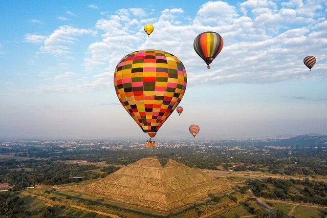 Unforgettable Balloon Flight + Tour of Teotihuacan - A sunrise above the City of the Gods