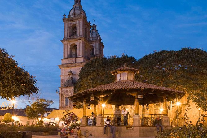 Valle de Bravo: Private & Small group tour from Mexico City - Lakefront lunch and Santa María Ahuacatlán