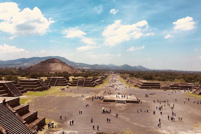 VIP Teotihuacan & Guadalupe Shrine Tour: A Journey Through Time - The Guadalupe Shrine adds a living side of Mexico City