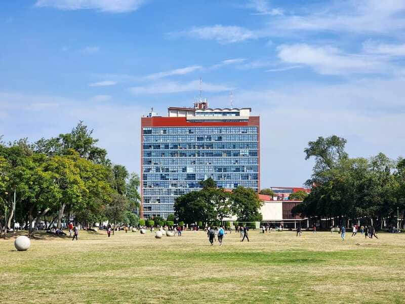 Walk around UNAM campus, a UNESCO World Heritage Site - Modernist buildings shaped by volcanic ground