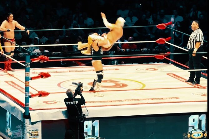 Wrestling with Mexican Dinner and Transportation - What the Mexico City evening is really like