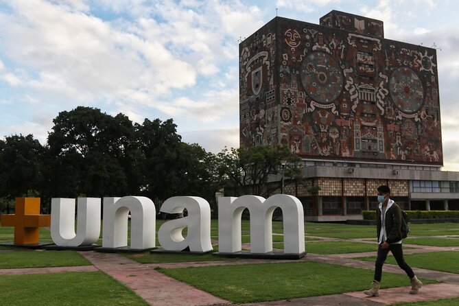 Xochimilco, Casa de Frida Kahlo, Coyoacán and UNAM - Coyoacán: the most rewarding walking stop