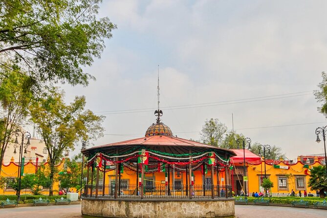 Xochimilco, Casa de Frida Kahlo, Coyoacán and UNAM - UNAM and the outdoor art of Ciudad Universitaria