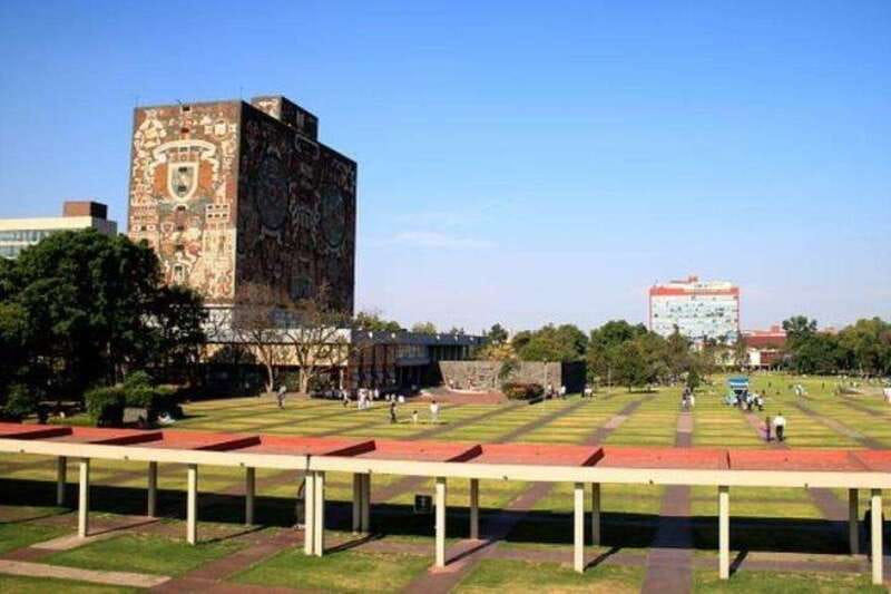 Xochimilco floating gardens, Coyoacan and UNAM murals - Traffic is not a minor detail